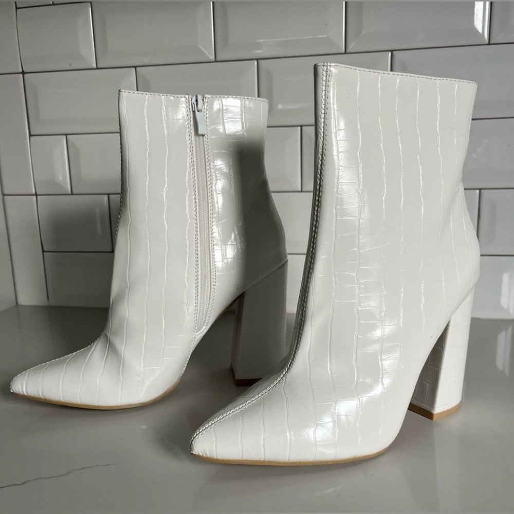 NIB PrettyLittleThing White Croc Embossed Heeled Ankle Boots 7.5